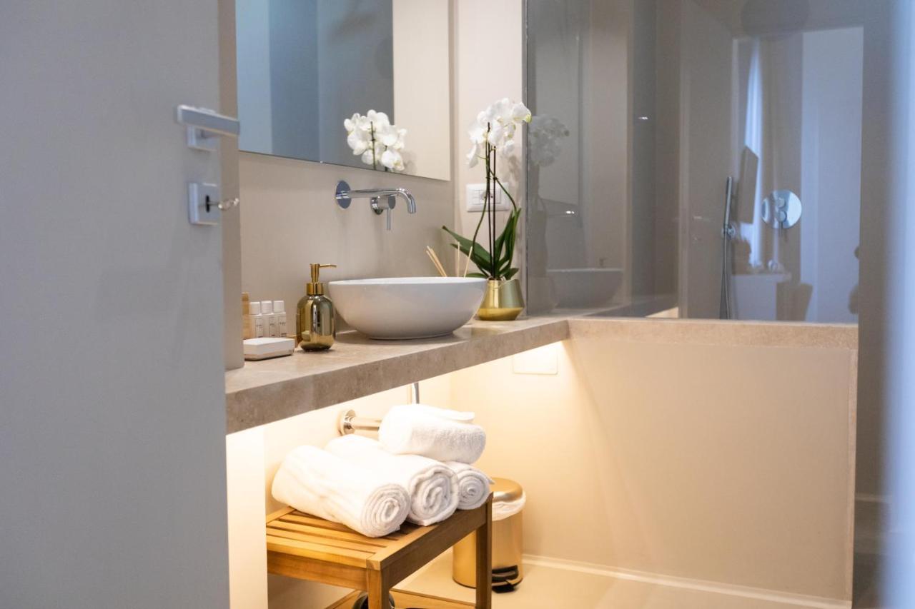 Domus 21 Luxury Suites Рим Екстериор снимка